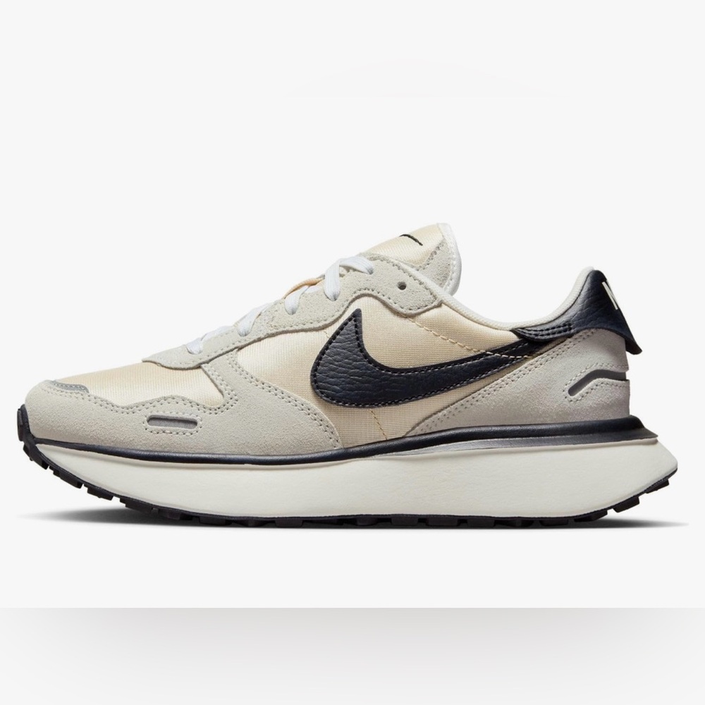 Nike Women Phoenix Waffle sneakers | size 6
